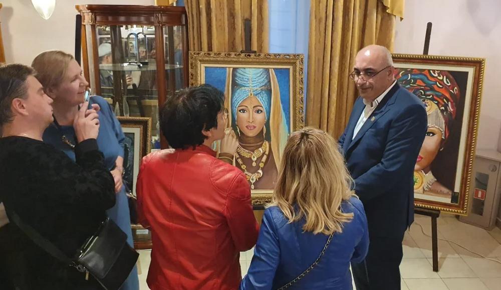 Рами Меир на выставке в гостинице «Националь»